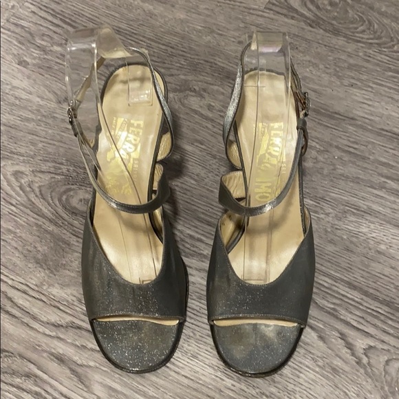 Salvatore Ferragamo heels - Picture 2 of 5